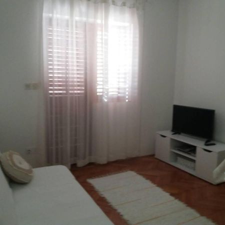 Apartment Groundfloor Jelsa  Bagian luar foto