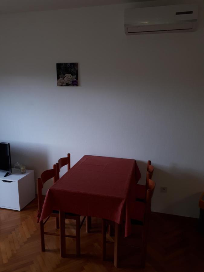 Apartment Groundfloor Jelsa  Bagian luar foto